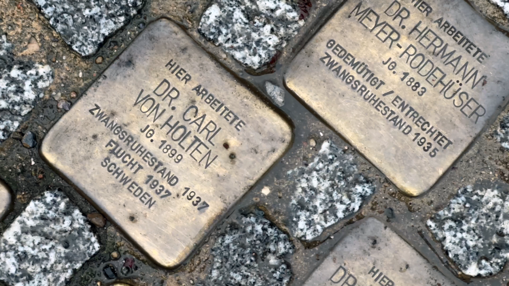 Pedras do tropeço homenageando vítimas do nazismo em Berlim